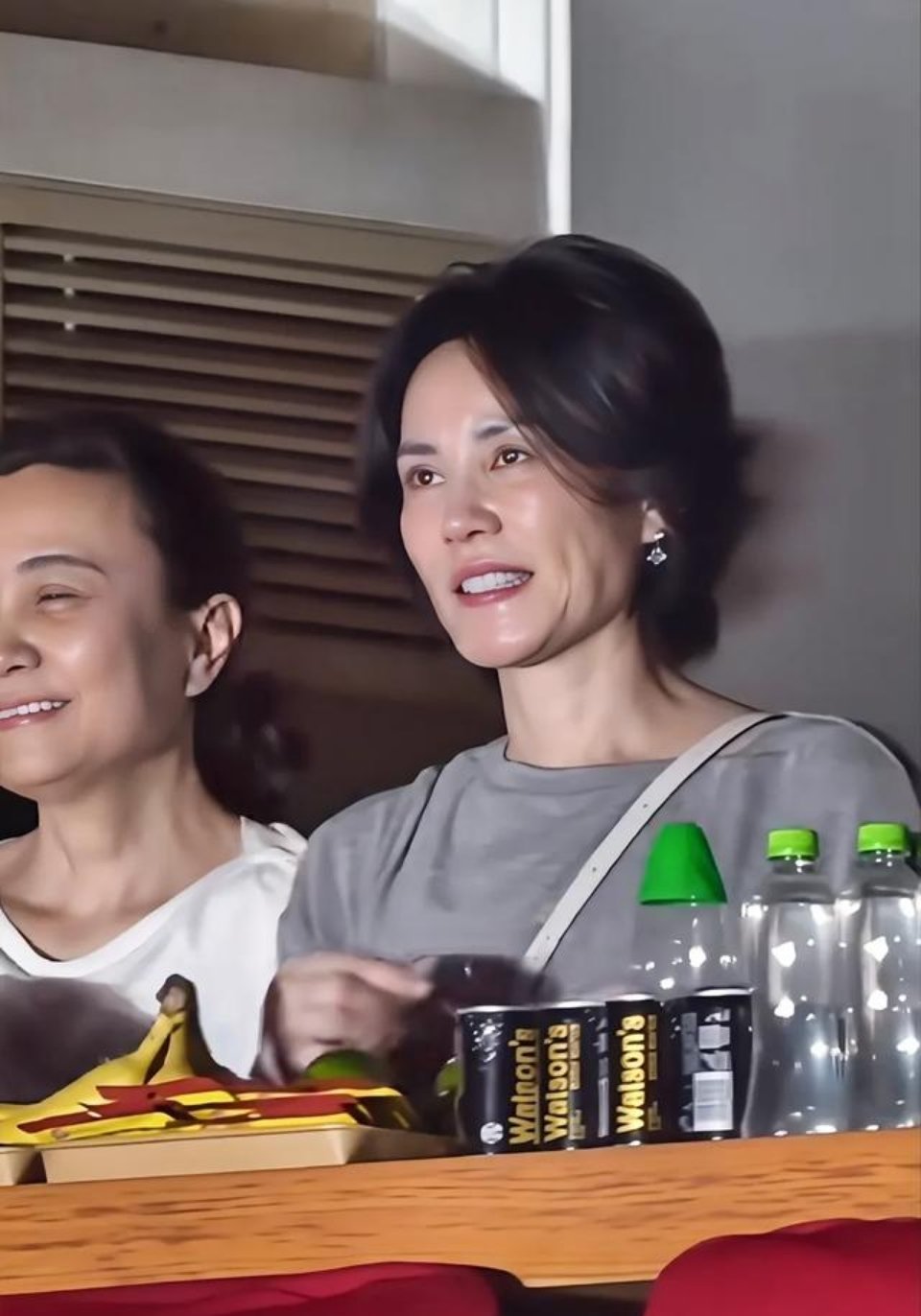 演唱会偶遇王菲原相机直拍，曾经风光的天后，终究还是老了