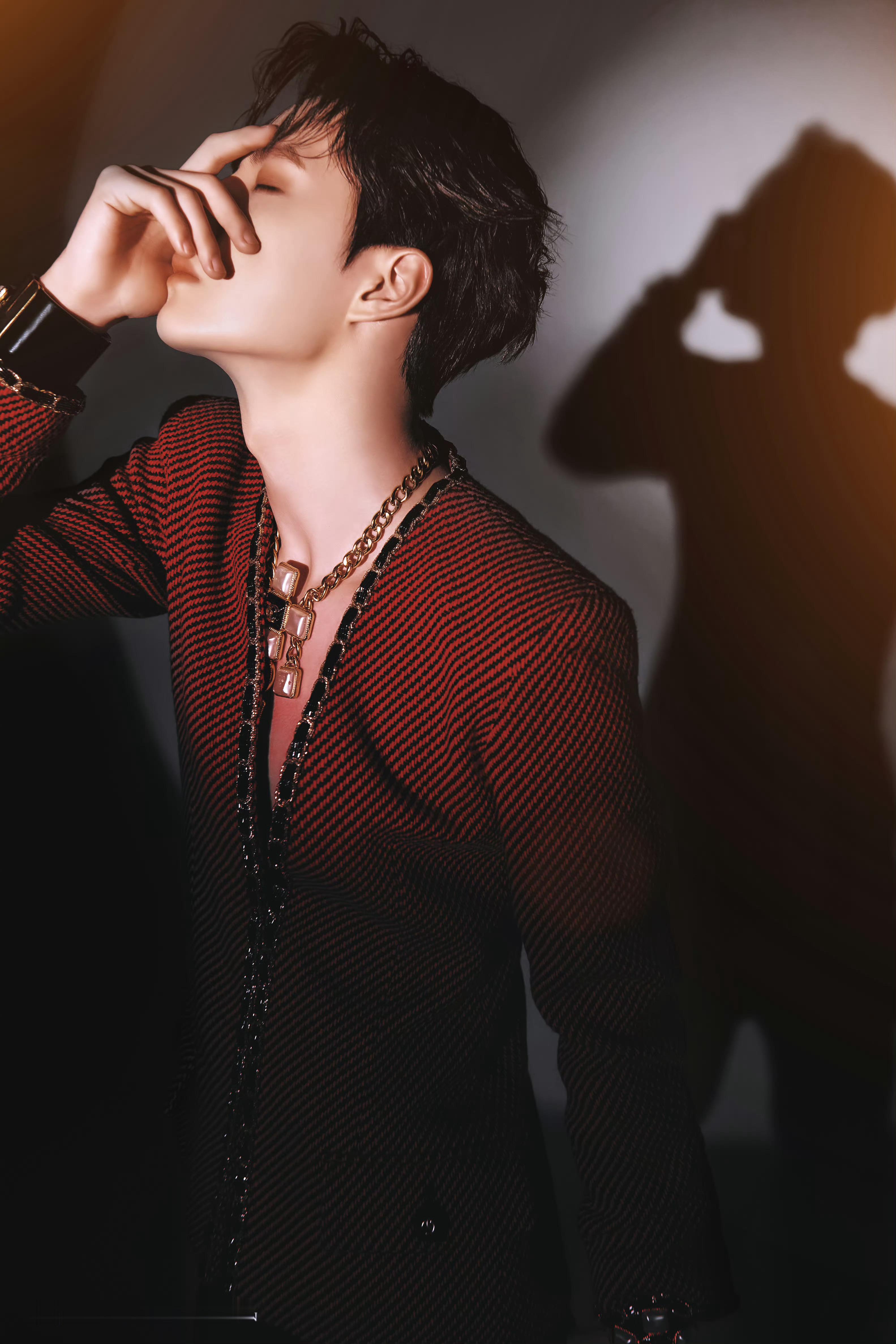 看完谁的魂还在，欢迎加入王一博的世界cr:logo