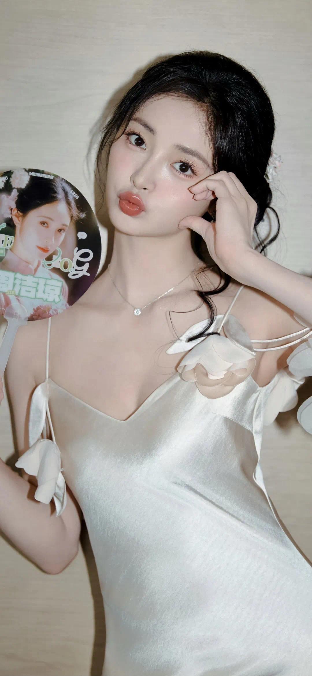 周洁琼 白衣仙女裙