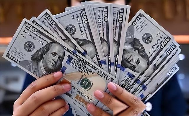 美联储加息看似是美国调控自身通胀、就业的国内操作，实则因为美元攥着全球储备、贸易