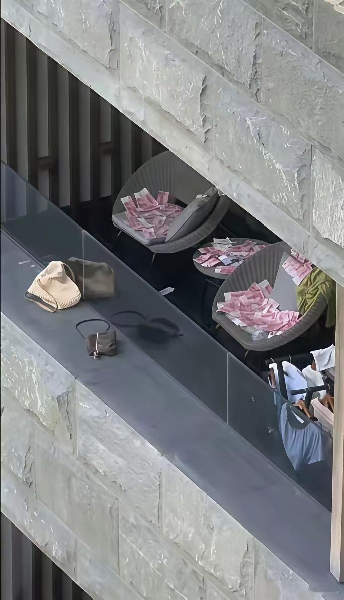 酒店拍到的，怎么回事？