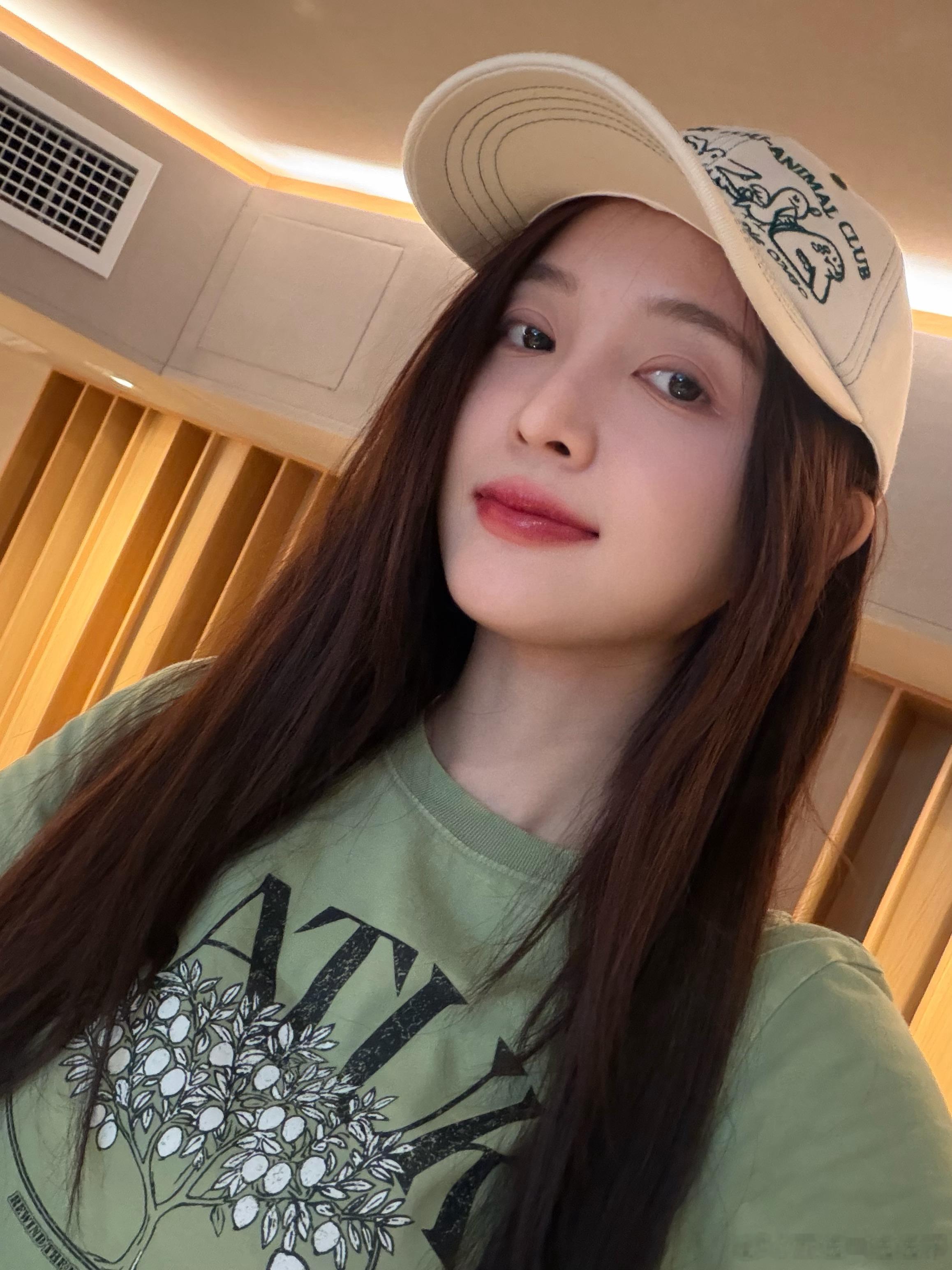 吴宣仪wxy吴宣仪她的海wxy吴宣仪爱上另一个我“爱世间温暖事物，沿途为晚霞驻
