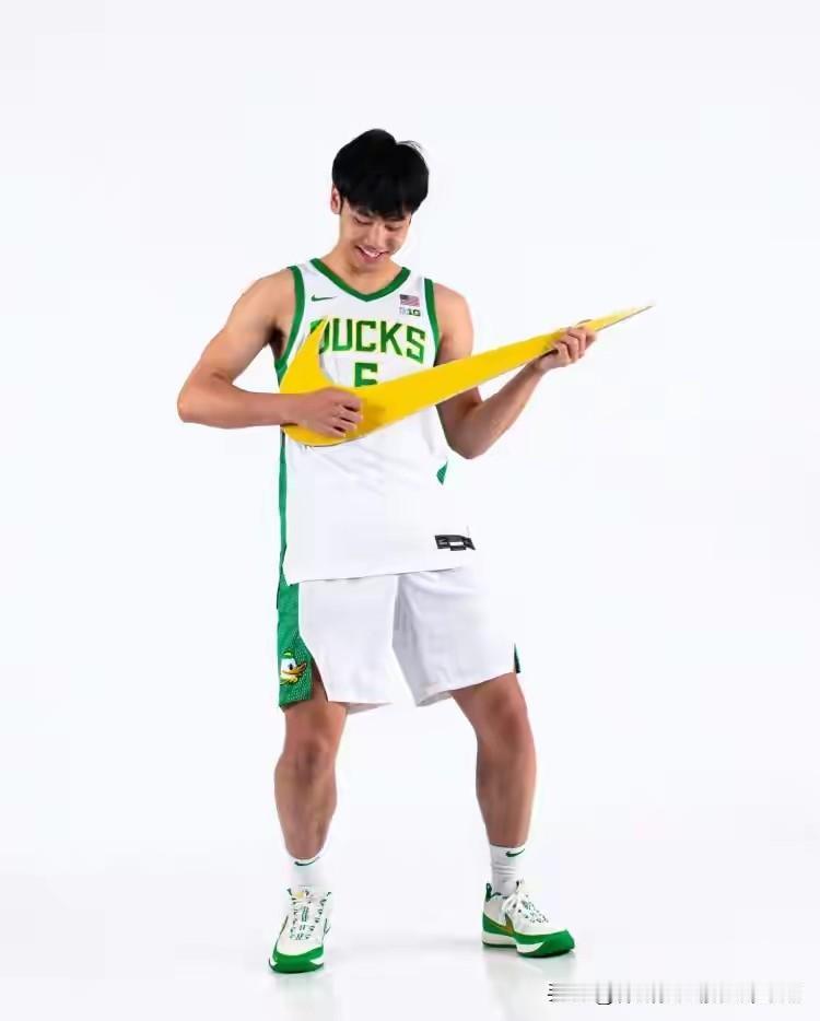 张博源应该去杜克大学，而不是DUCKS.表面上两个大学字母差不多，可是两队真正的