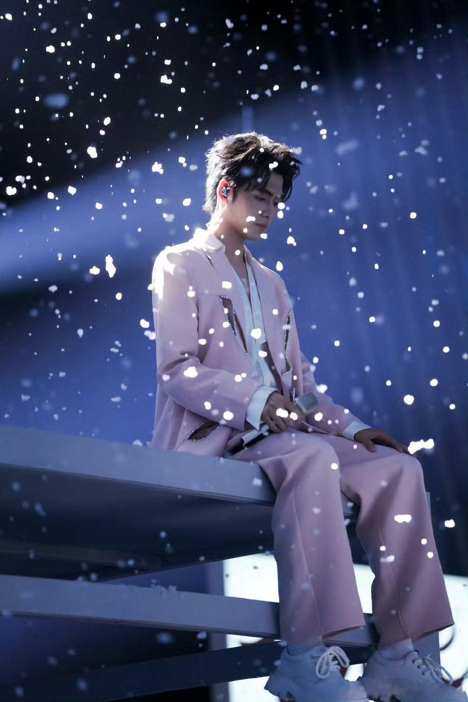 声鸣远扬唯一金v选手诞生唯一金v选手👏从舞台初亮相时的惊艳开嗓，到一次次选