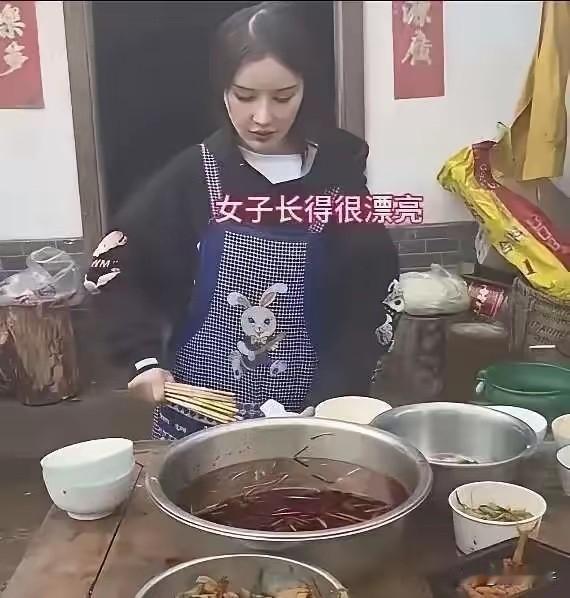 一女子上午相亲，和男方一见钟情，下午就到人家，还主动做饭，晚上直接同居，家人拦都