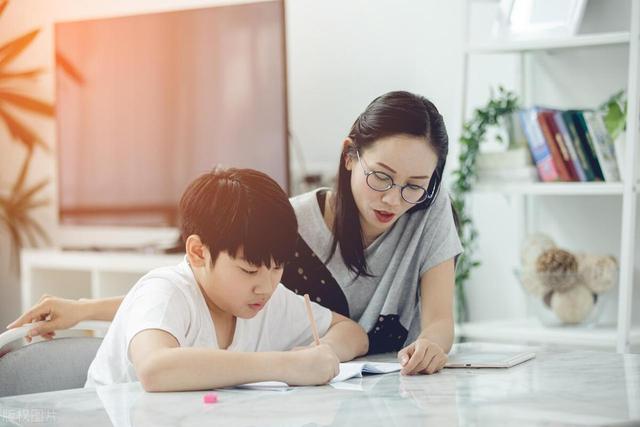 这3种孩子,一二年级成绩再好,到了三年级也会下滑,家长别大意