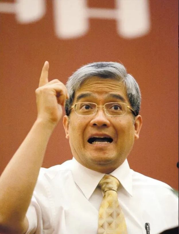 郎咸平说，江西三个高中生不听班主任建议，高考志愿不填北大清华，班主任拉黑删除退群