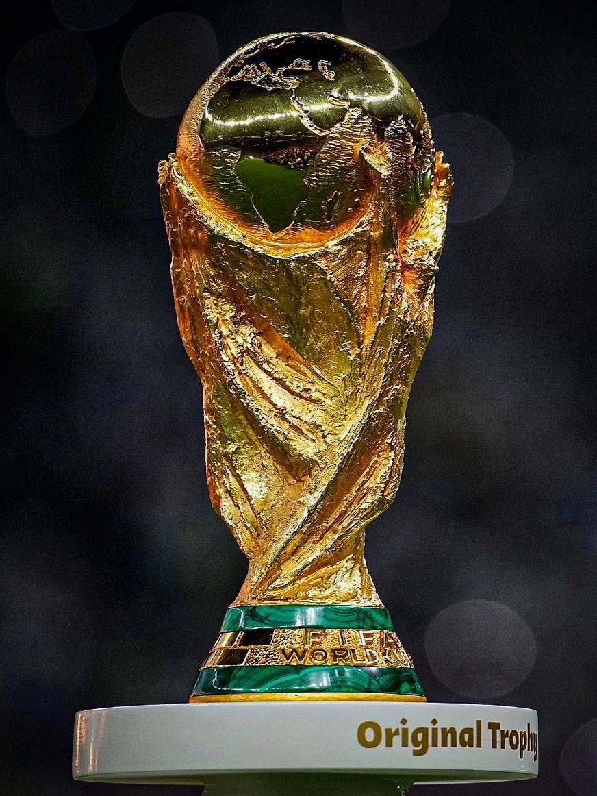 ⚠️🏆以下是世界杯后足球赛场将实施的新规：➜被换下球员须在10秒内离场。若