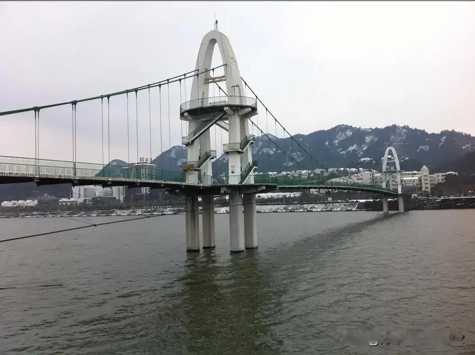 看到黄山市当地媒体上，有一篇文章说：江苏无锡市区大运河南长街，相同于新安江屯溪段