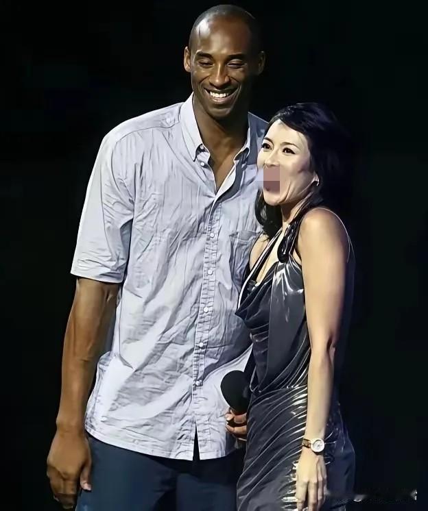 这波“吐舌头”把章子怡再次推上风口浪尖，网友把2011年的旧照又翻了出来。照