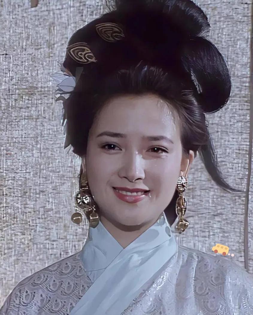 大美女何晴去世了，最难受的不是前夫许亚军，也不是儿子许何，而是看许晴的表