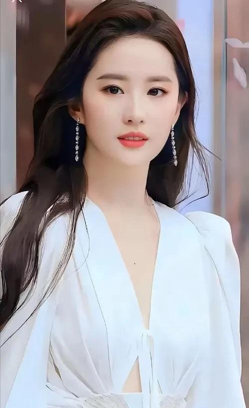 #中国最美5大美人#中国公认的5大美人是：一，刘亦菲二，陈红三，杨丽坤