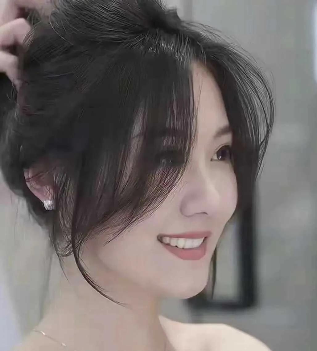 我爱你，你随意文/半岛诗人我爱你，像如梦的微风轻轻拂过每一寸土地，不问归期