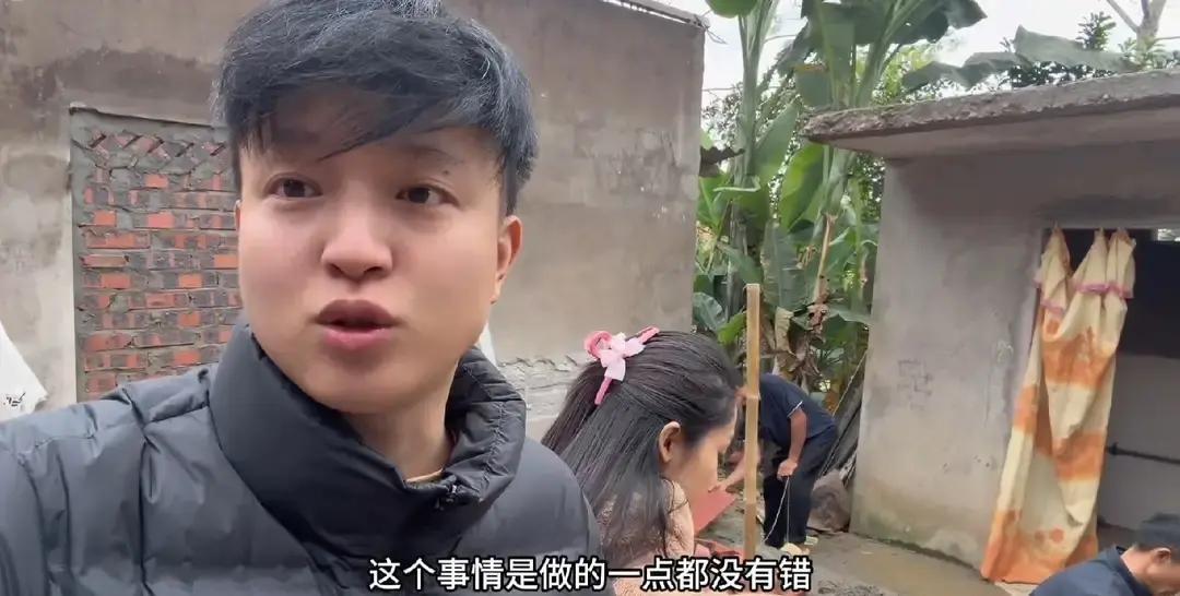 小松和秋秋在越南看中一块17米宽的临路地，谈好三十五六万准备盖民宿，结果卖家突然