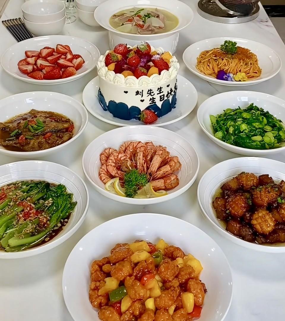 公婆给了200，让我做几个小叔子爱吃的饭菜，我开始精心做了他爱吃的饭菜，有荤有素