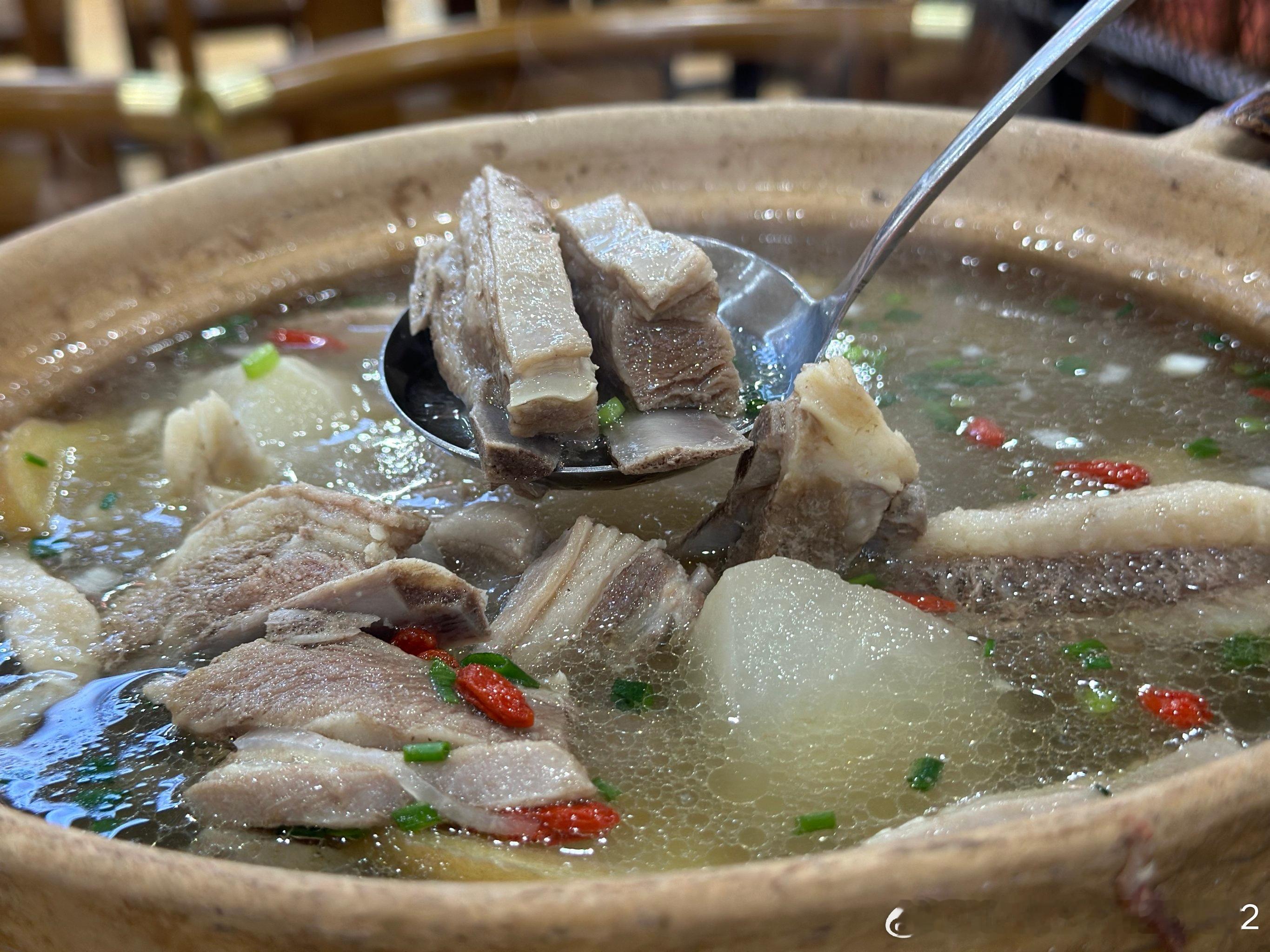 吃羊肉烫汤锅了，今天是不是每个地方又都有这个风俗啊！看着都流口水了！