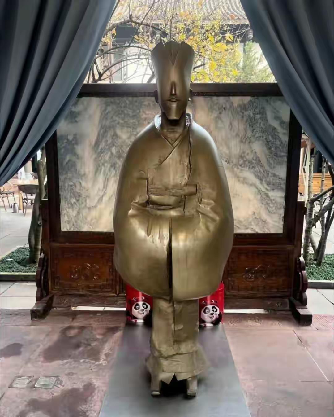 惊悚！清华美院的杰作！他们雕塑的苏东坡竟然没有眼睛！人们不明白，他们创作这样的作