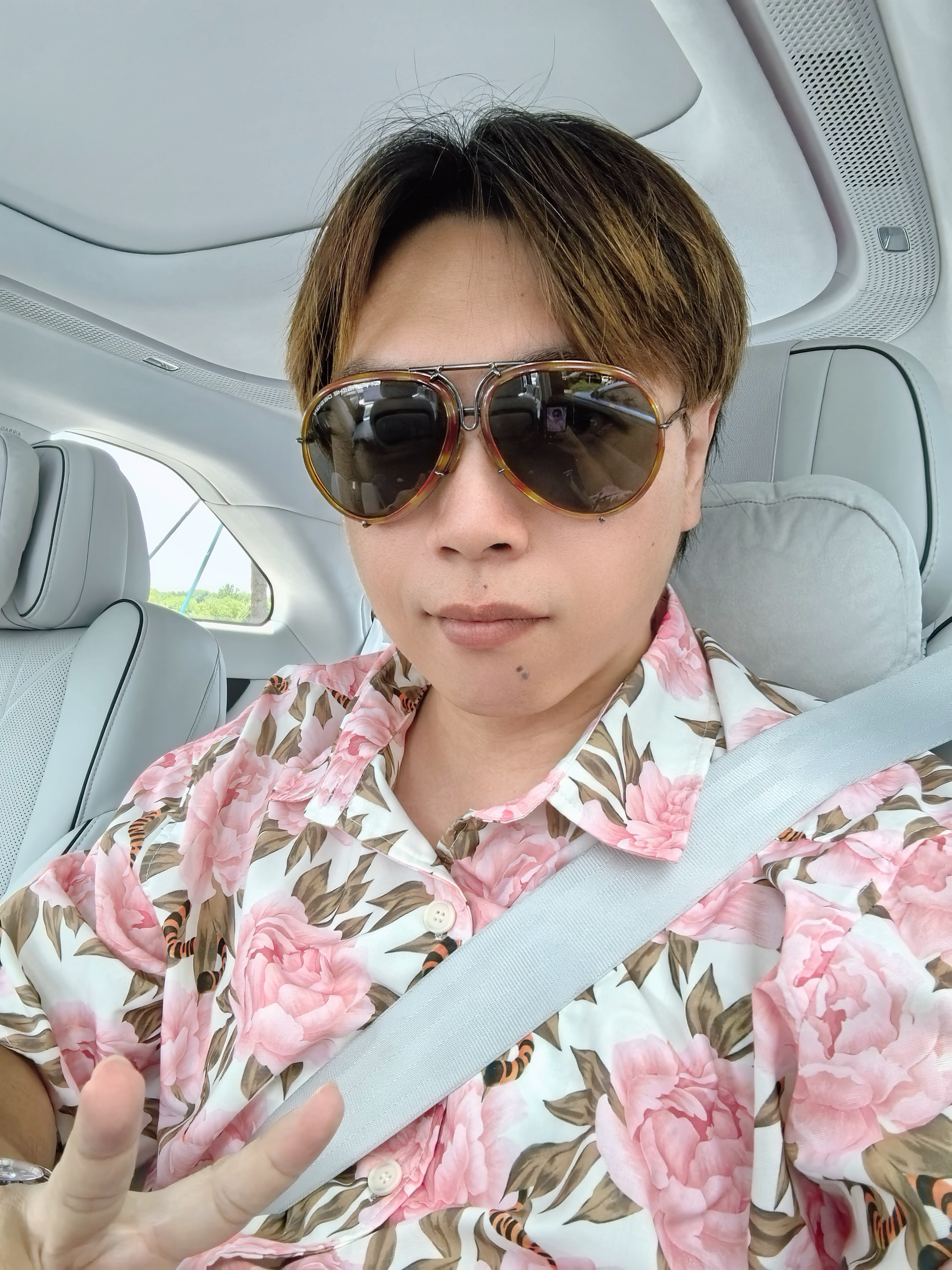 今天接机的是小鹏X9，这个乘坐质感是真好啊！满满的高大上！太舒服了～​​​