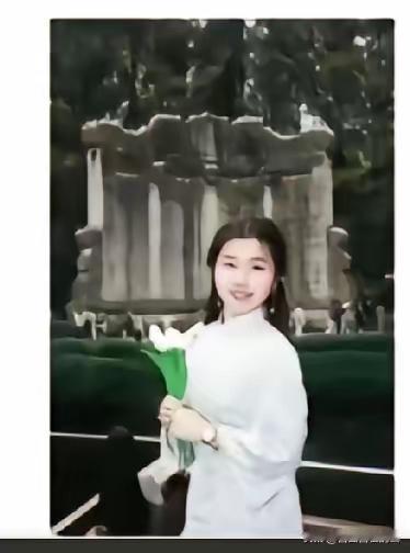 湘雅医院的孙同学最后留下这样一句话，挺让我难受的。她说导师说她再闹一次就别想从精