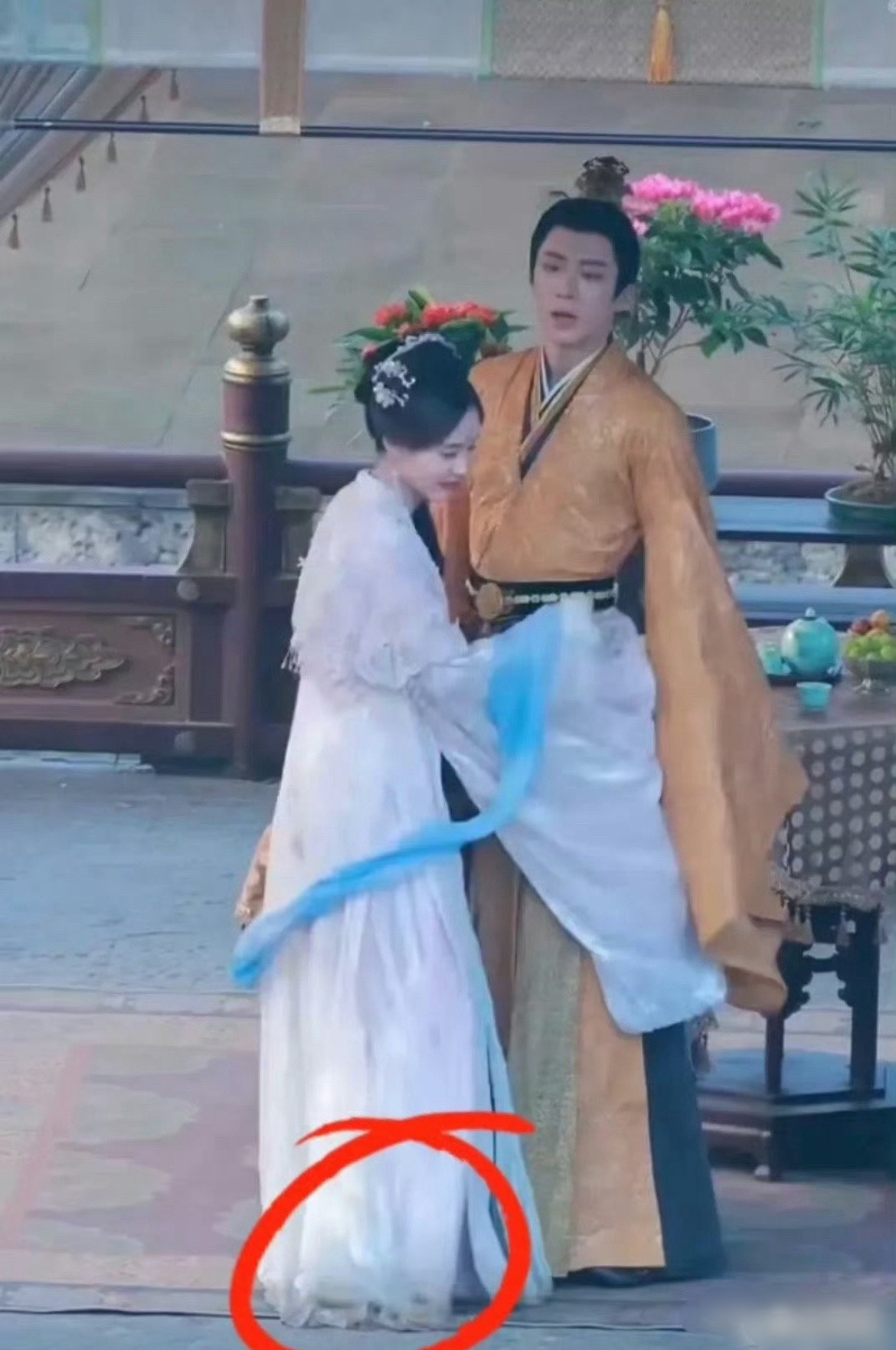 终于看到在古装造型中服饰也会脏的啊