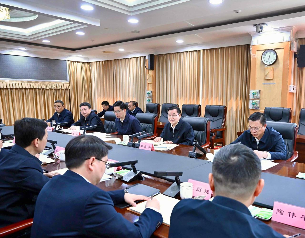 胡昌升当面给援藏干部撑腰！9月27日上午，这位新任西藏自治区党委书记在日喀则与援