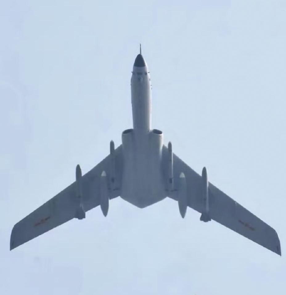 “空军节的影子”原来还是轰6改[无奈吐舌]散了吧！首先将六爷去头去尾，清洗干净。下锅