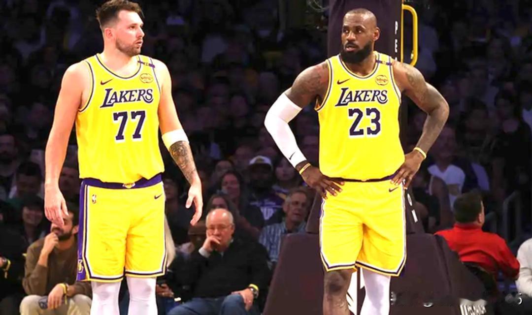 詹东各砍30分，湖人111:103战胜鹈鹕，排名重回西部第三。前三节战罢湖人