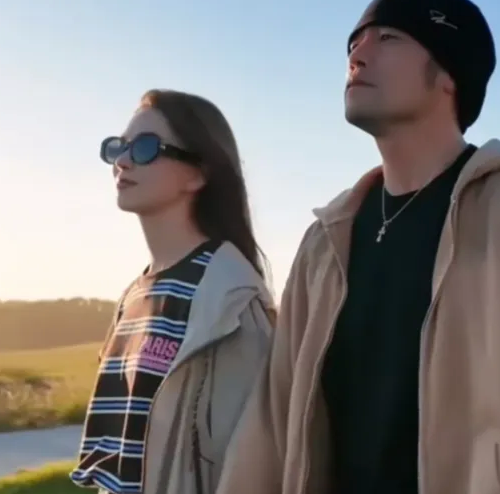 周杰伦难得更新某音神秘预告第二天昆凌要入驻某音，全网瞬间沸腾，大家都以为要等新