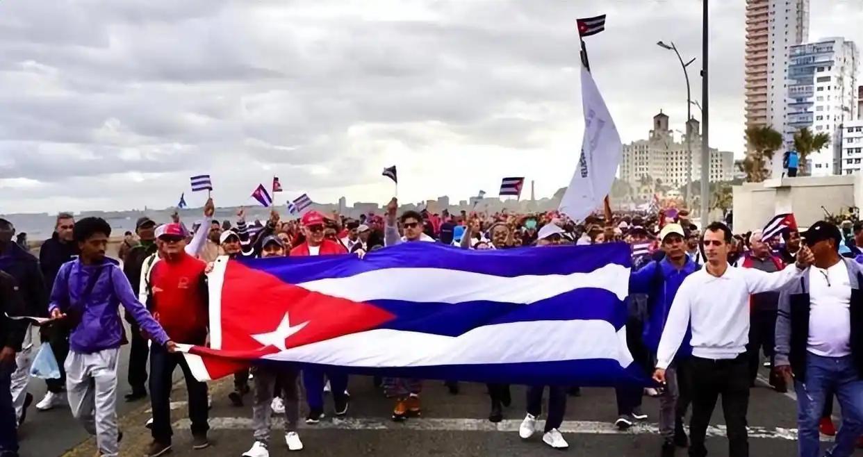 万万没想到，援助古巴的船只失联。墨西哥海军发布消息，两艘援助古巴人道主义的物资