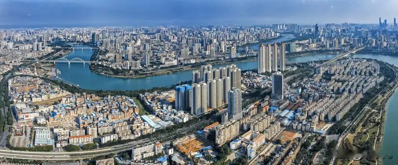 南宁楼市：房东不再大打价格战，也间接给新房市场松了绑。7月数据显示，南宁新房