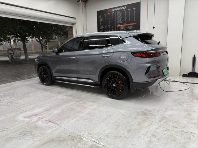 续航方面没有感觉有衰减提车两年多的时间，只用过一次快充（还没安装充电桩），后面