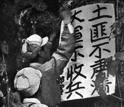 1950年初，贵州一夜之间丢了21个县城，各地土匪像是约好了似的，从山里涌出，抢