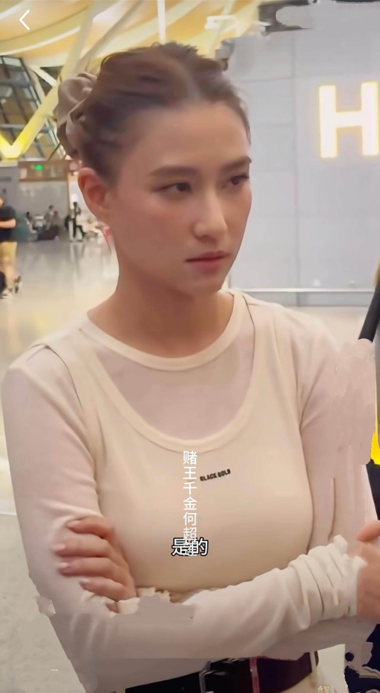 何超莲现在怕是连呼吸都觉得堵得慌，这滋味比吞了只苍蝇还膈应人！本以为凭着赌