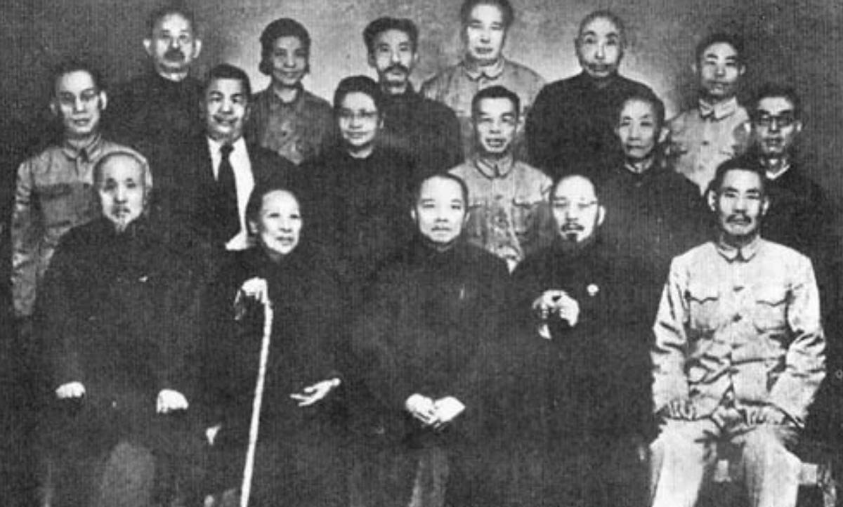 上世纪70年代，邓颖超披露了一个鲜为人知的消息，一名国民党元老级人物，竟然是潜伏