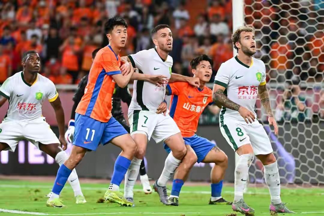 泰山队国内球员太弱了，谢文能之前占个年轻出道！现在和陈蒲一个级别（无头苍蝇）。我