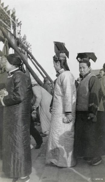 街头的满族女子，北京，1905年
