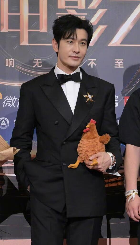 感觉黄晓明的每一任都因为他风评变差，他倒是一直被人夸是个好人。黄晓明这个人对