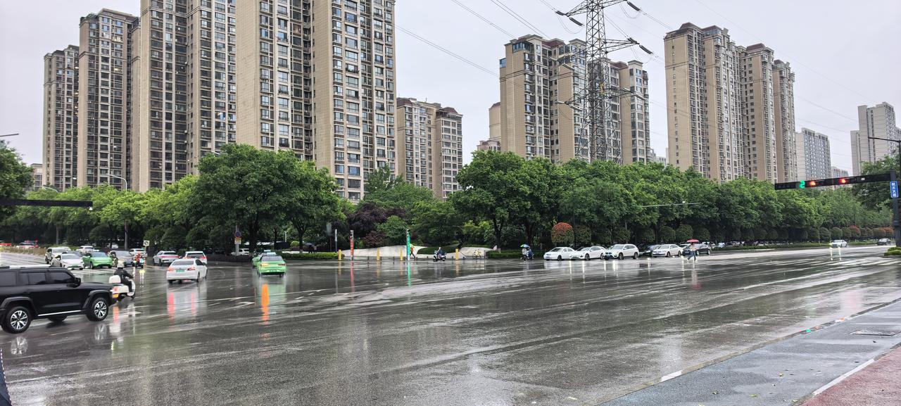 一个很意外的发现，在西安打网约车，实际上比出租车贵了很多。大家不妨试一下，同样的