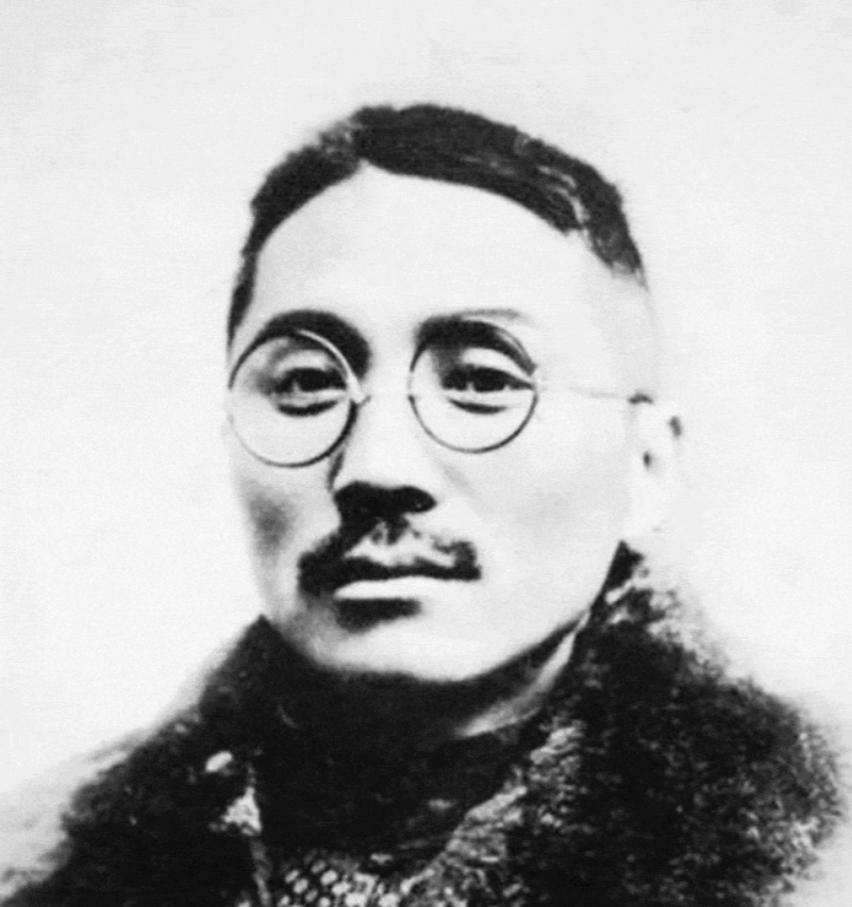 1934年，美女间谍把王亚樵勾引到了床上。没曾想她竟举起了手枪。可见惯了大风大浪