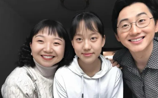 剧里是姨妈，剧外是亲妈，又一个星二代开始演戏了。​​​