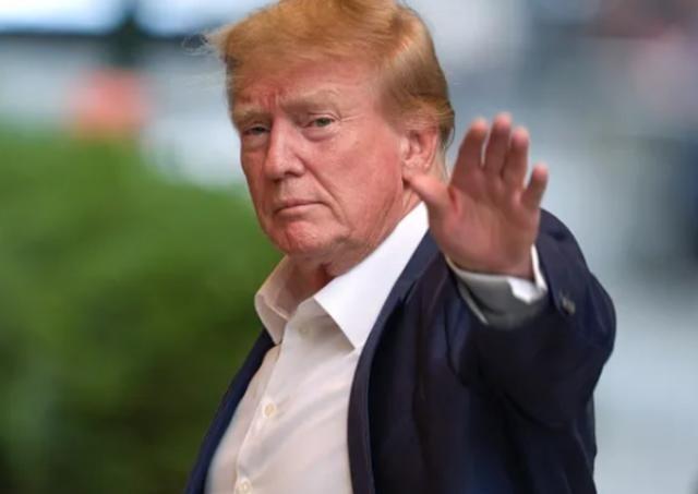 特朗普曾再次通告全球：台湾问题是中国自己的问题，美国尊重中国的任何一个举动，