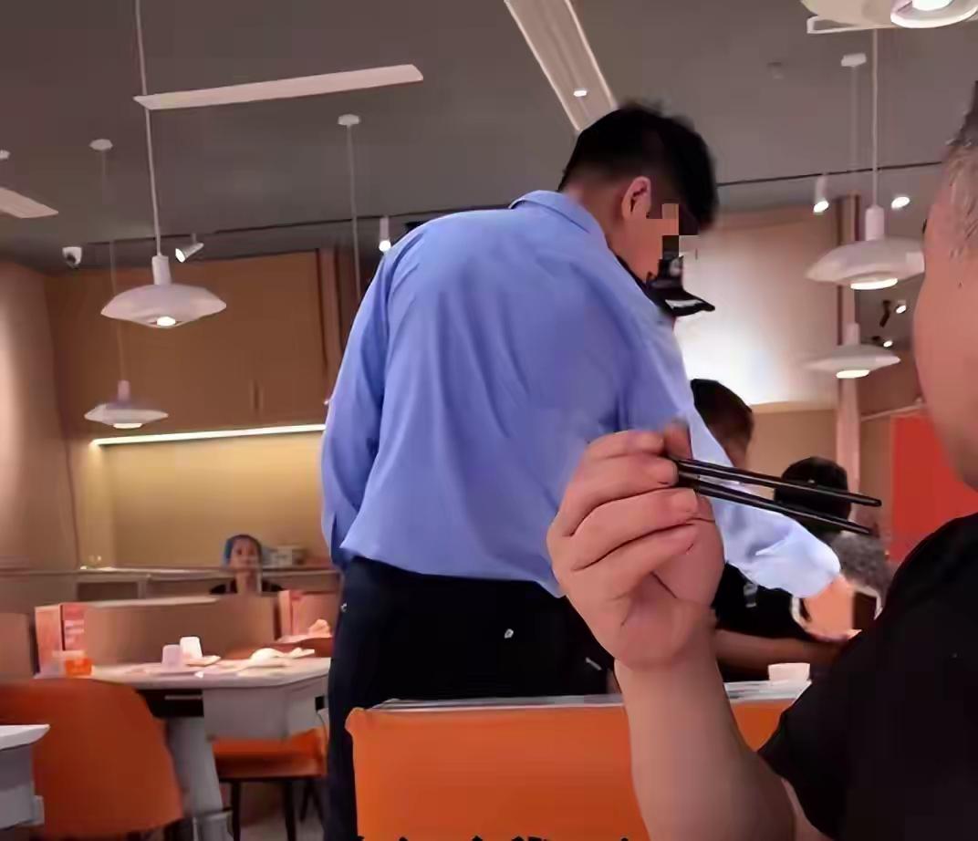 吃饭吃到一半被警察铐走？青岛这场“乌龙”让人大跌眼镜！10月6日下午3点多