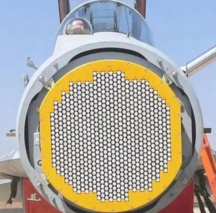 在国外军事网站上，美国人的分析还是挺准确的，他们说，无论你的飞机多么落后，只要装