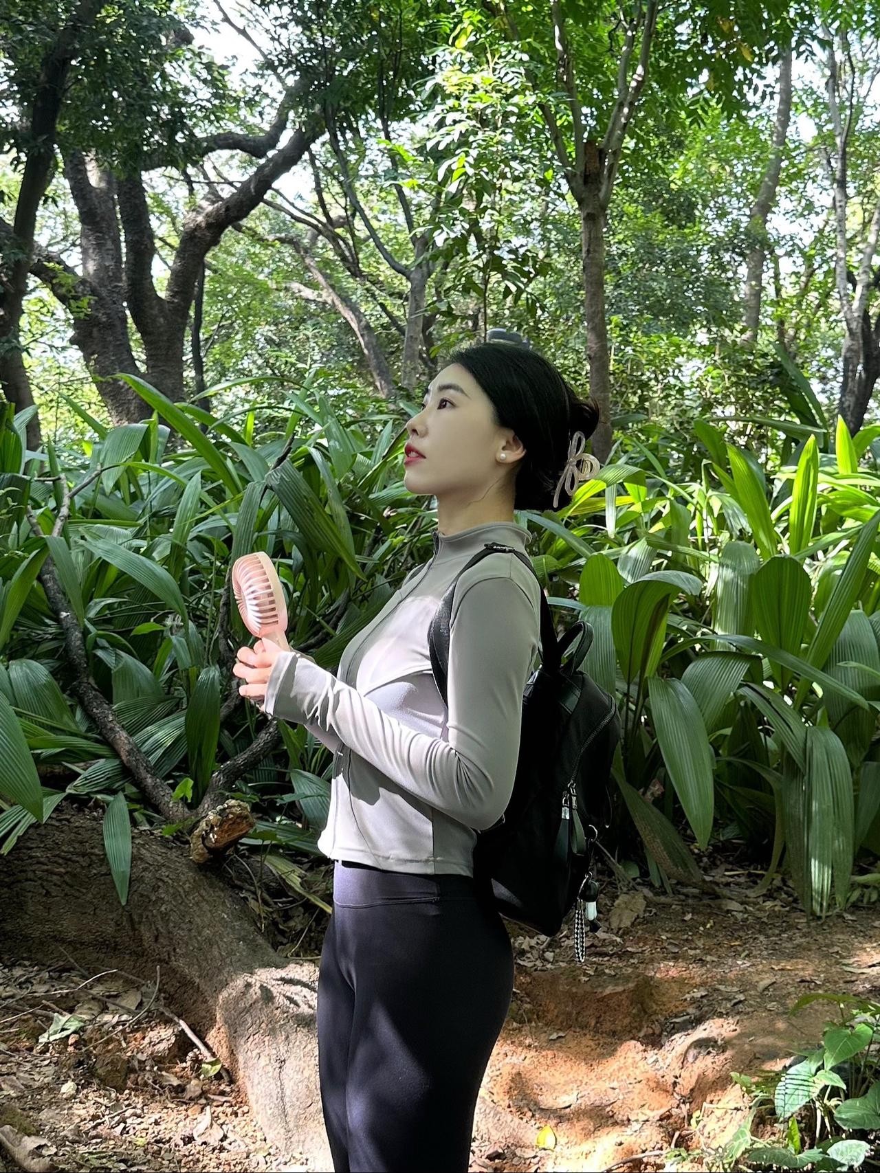户外运动徒步运动女孩户外穿搭运动穿搭