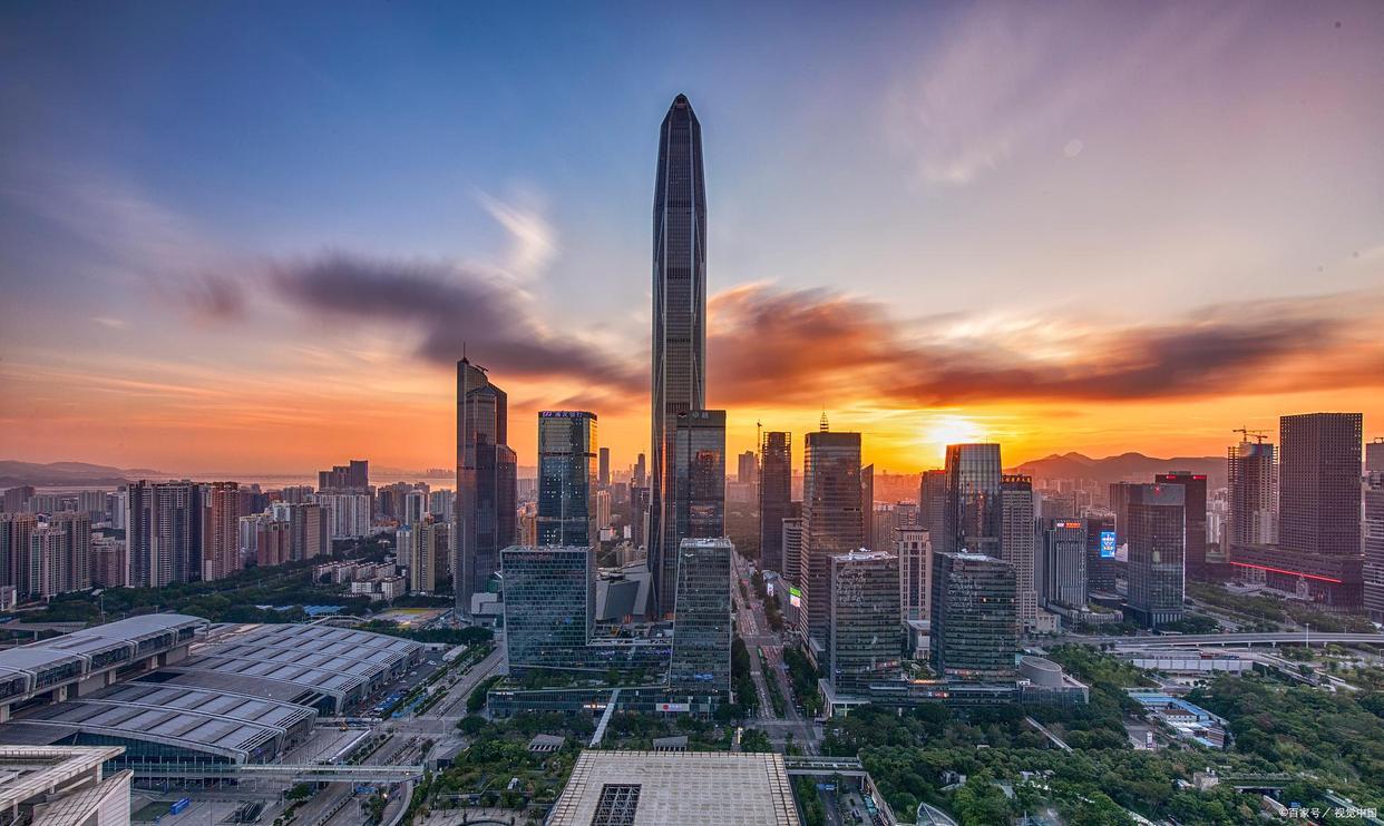 6岁儿子一句话，撕碎虚假的幸福家庭妈妈出差回来，6岁儿子扑上来抱住她，第一句话