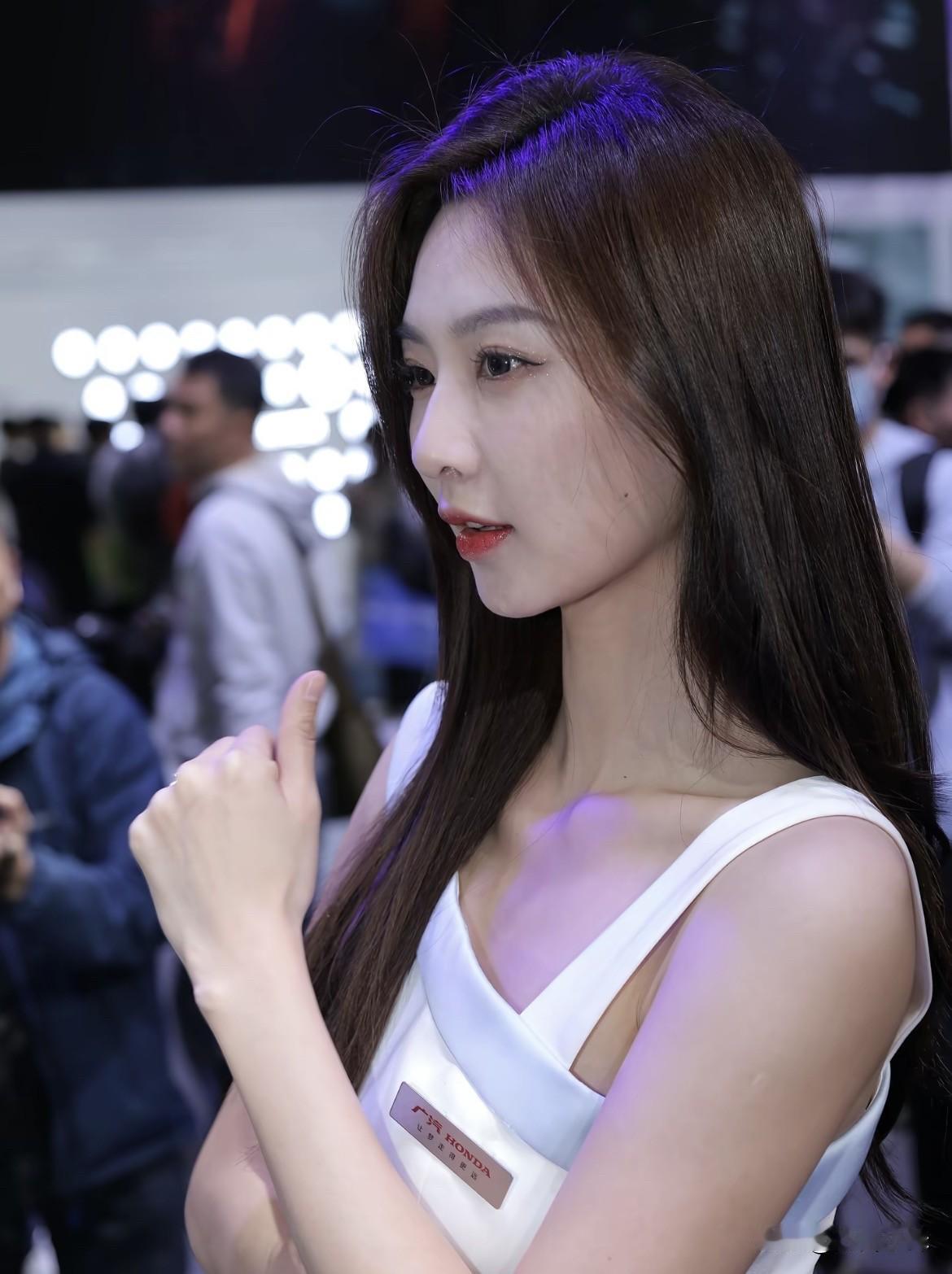 女生如何穿搭看起来时尚更有品味呢