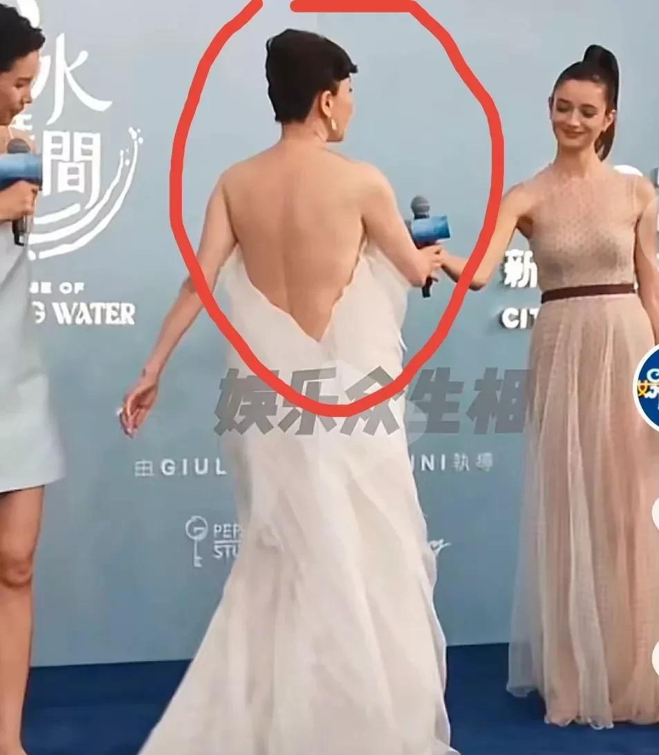 刘嘉玲再次登台，走秀真的给所有女性，提个醒，无论你身材多好，人多漂亮，也别轻