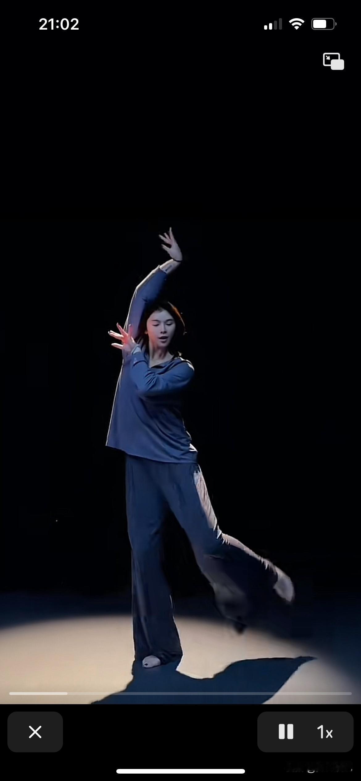 天啊，真不敢相信吴艳妮老师还会跳舞，这是太全面了，跨栏第一，舞蹈也厉害，这就是吴