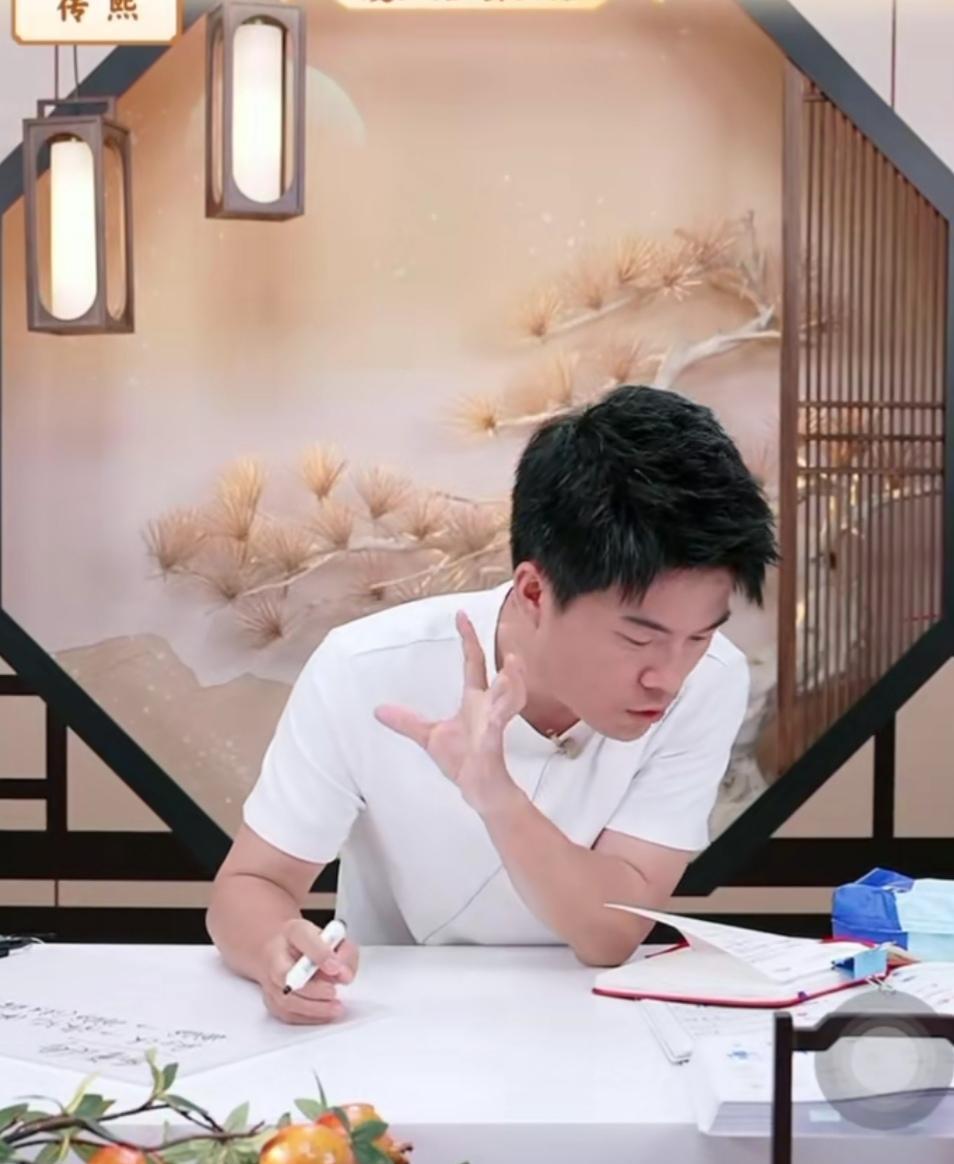 可能连出版方都没想到，这两本英语工具书竟然会被董宇辉卖断货，布鲁姆深度学习法他才