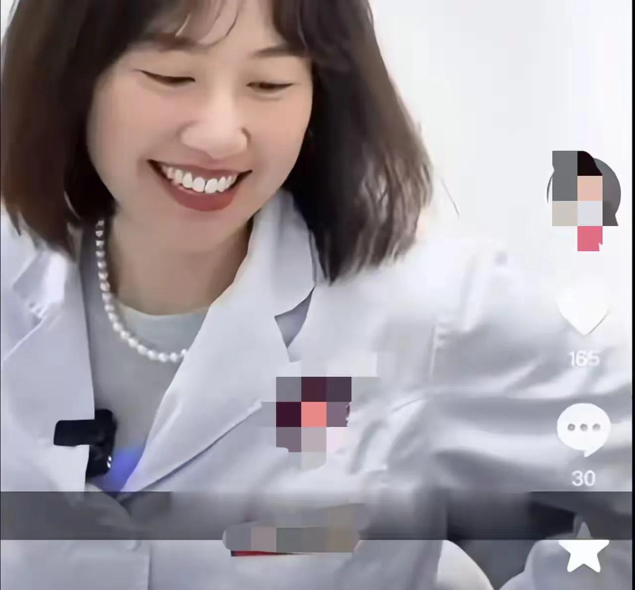 越扒越有料发现曾医生这个女人真是不简单！曾医生的上一段婚姻，找了一个比她